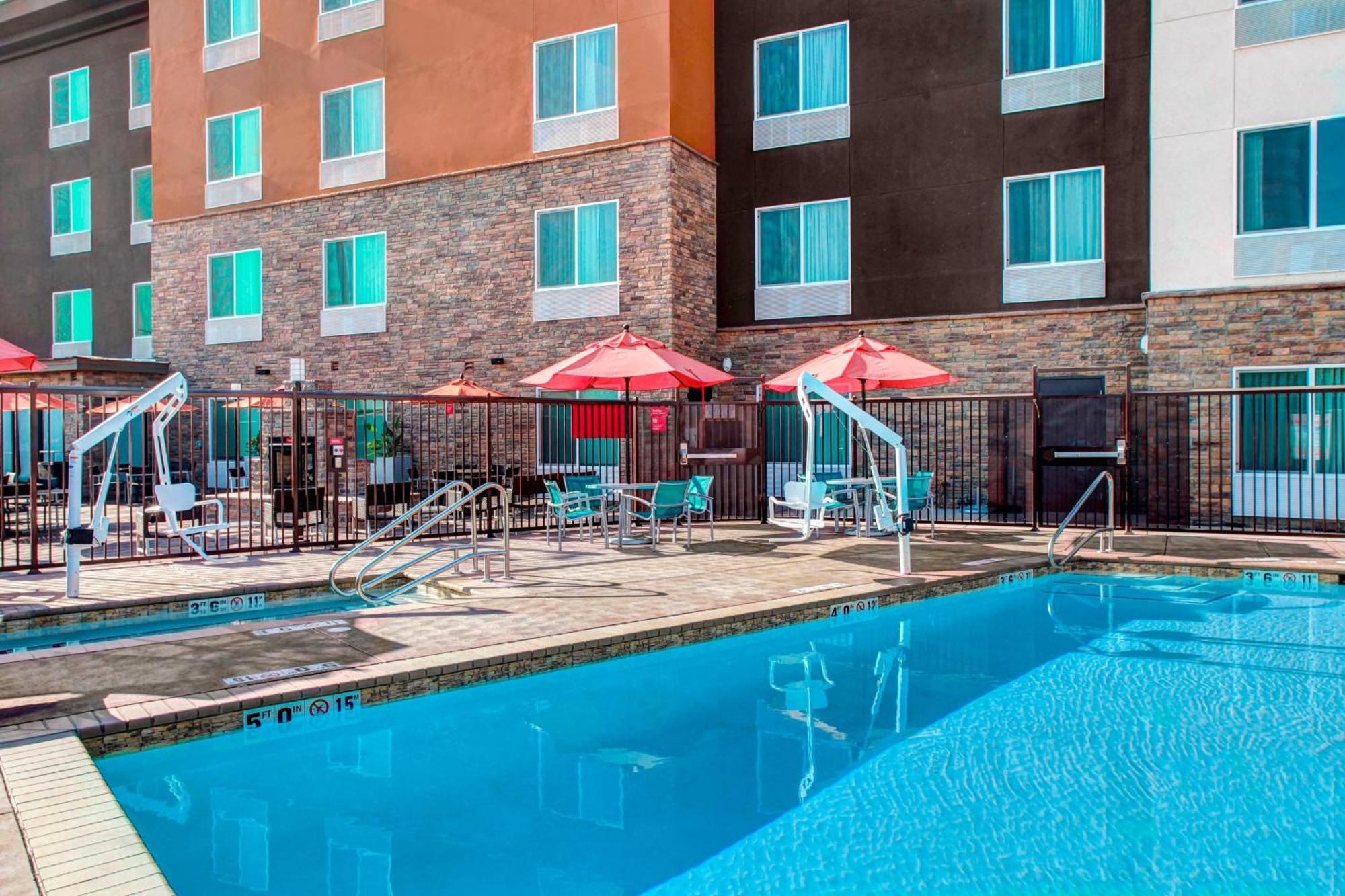 Towneplace Suites By Marriott Bakersfield West Dış mekan fotoğraf